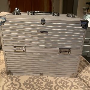 Conair cosmetic travel box